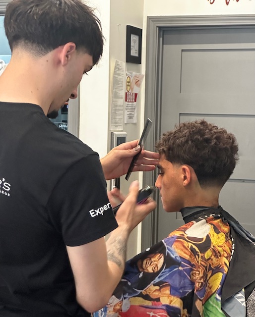 Cutting curly hair detail